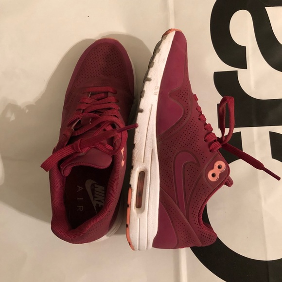 NIKE AIR RED SHOES - Picture 2 of 3